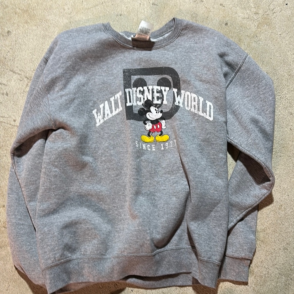 Sweatshirt